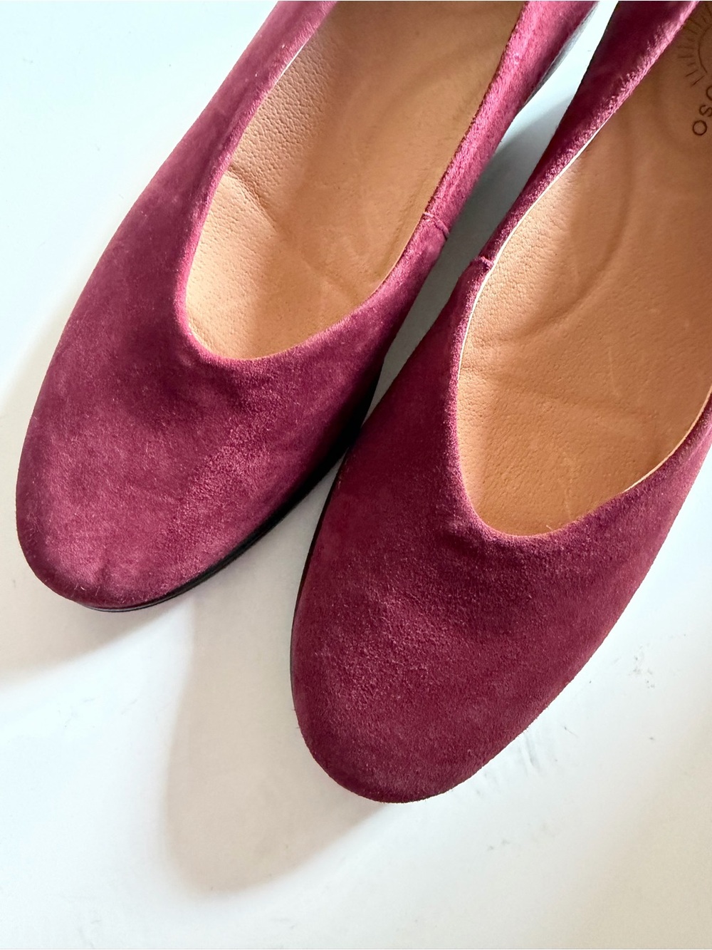NWT Brioso Waverly Suede Sweetheart Wedge Pumps Sz 9 Color Cranberry - Picture 9 of 11
